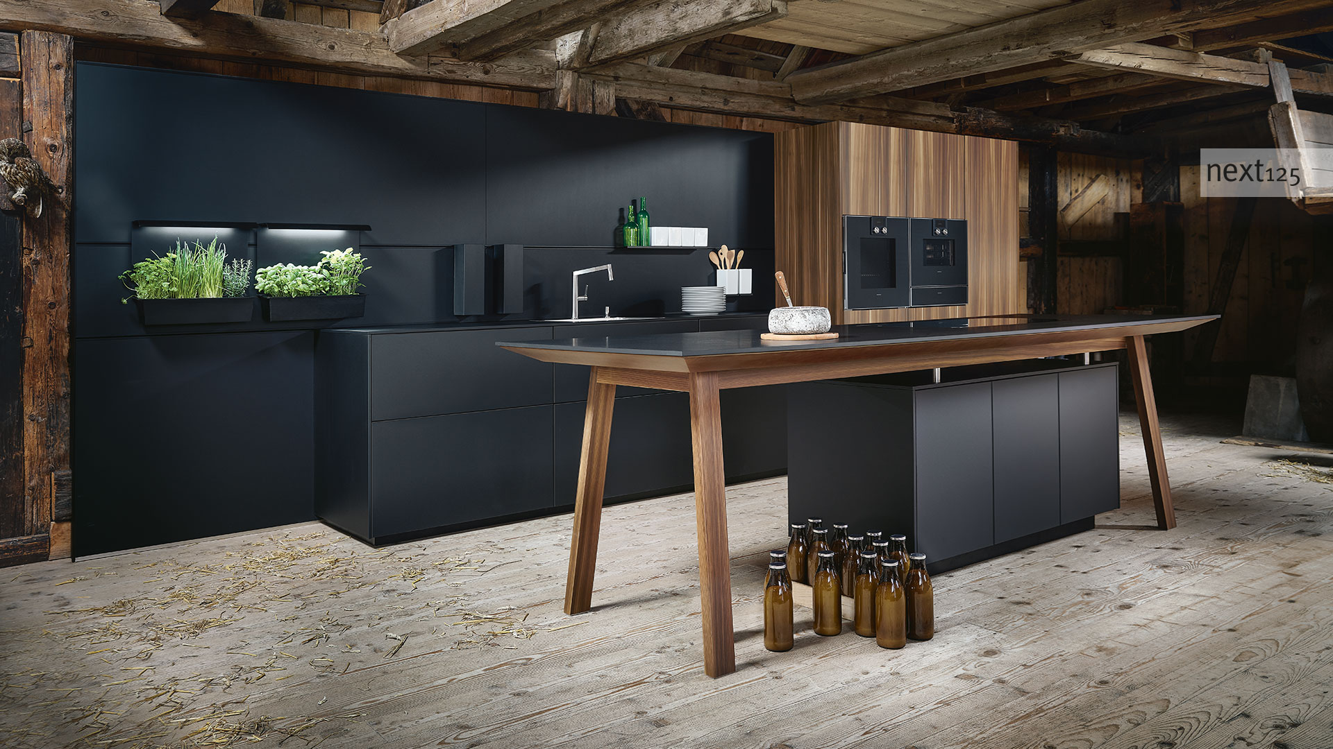 next125 Küche Onyxschwarz und Holz | Miele Center Pellet Wien